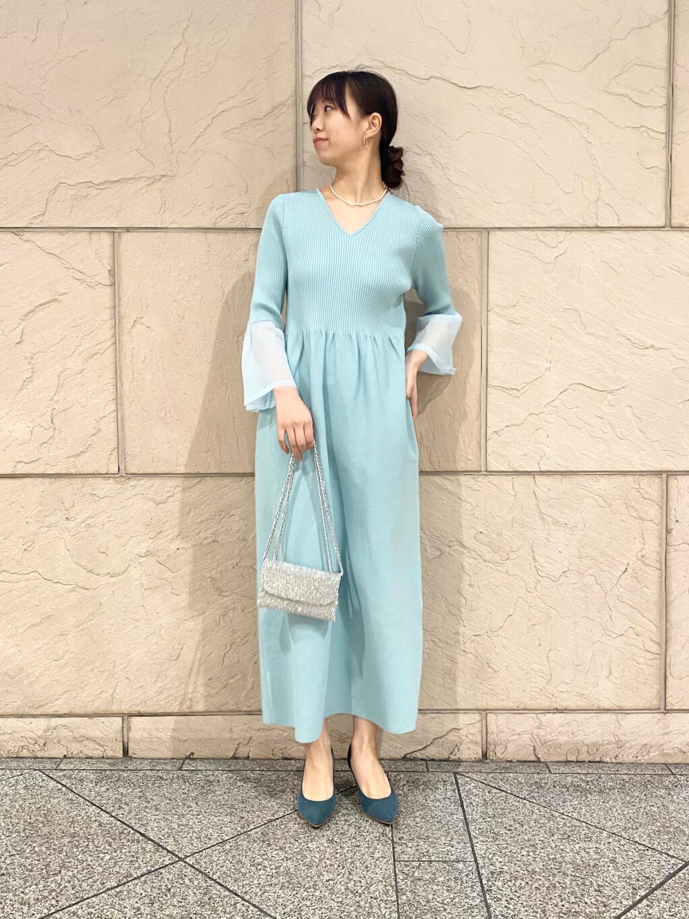 「ワンピース、キレイめ、きれいめカジュアル、ドレス、春コーデ、春服、newarrival、フェミニン、ROSSO、顔合わせ、20代後半、食事会、骨格ウェーブ、春カラーコーデ、着映え」｜「URBAN RESEARCH ROSSO WOMENの【MADE IN JAPAN】オリジナルスウェードパンプス（パンプス、グリーン系）」を使った、matsuさん（レディース・162cm）の春コーディネートの1枚目の写真