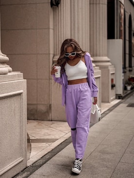 「アイテム（スウェットパンツ、パープル系）」を使った、esutoreja    公式さん（レディース・153cm）の春コーディネート