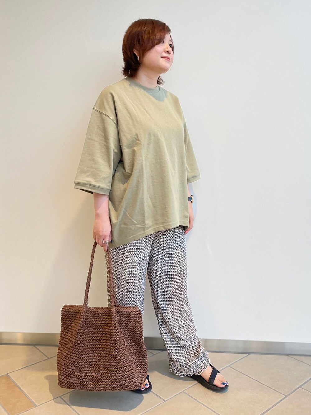 「ラフコーデ、リラックススタイル、柄パンツ、オーバーサイズ、晩夏スタイル、カジュアル、低身長女子、ITEMS URBANRESEARCH、秋コーデ、５分袖」｜「ITEMS URBANRESEARCHのバルーンTシャツ（Tシャツ/カットソー、グリーン系）」を使った、chisaaaさん（レディース・152cm）の夏コーディネートの1枚目の写真