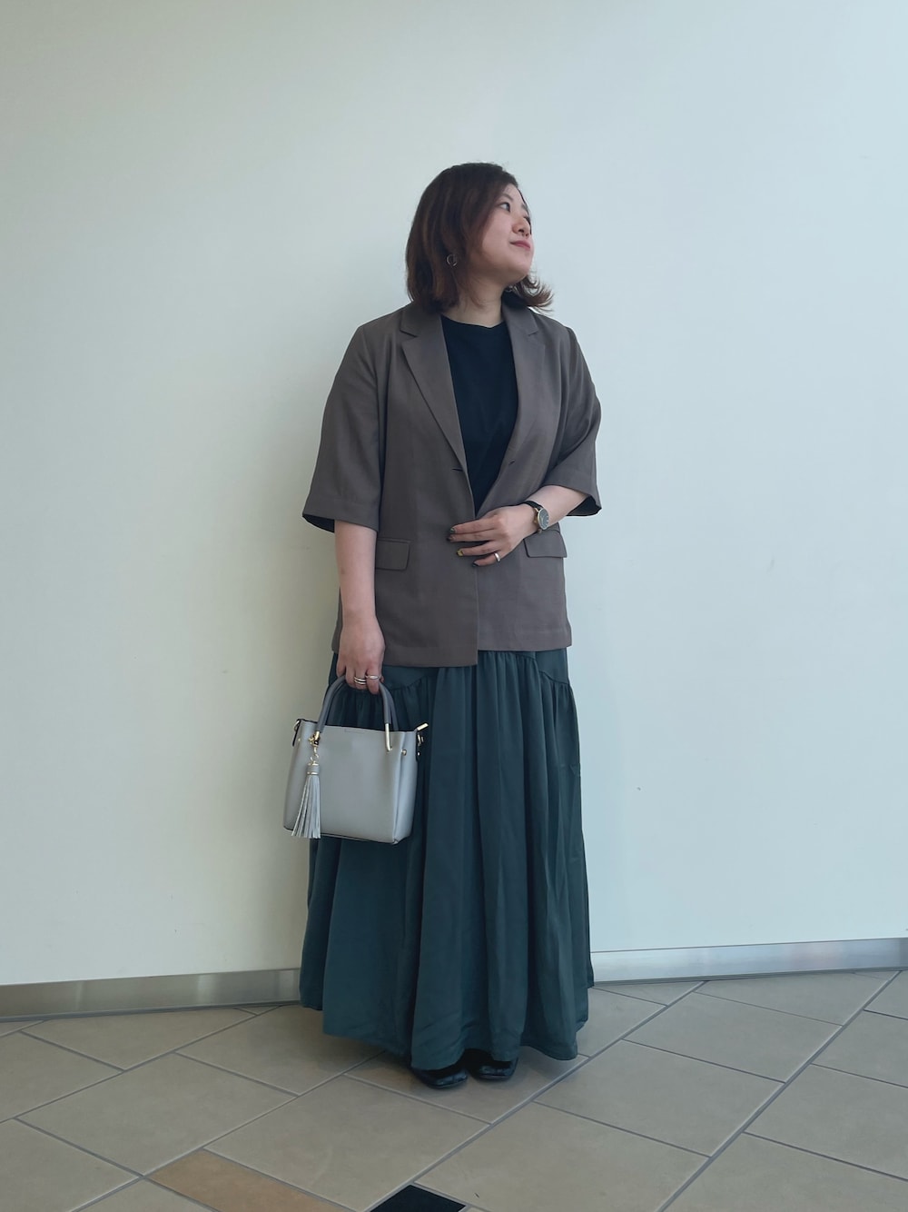 「きれいめカジュアル、セットアイテム、ジャケット、夏コーデ、低身長、30代コーデ、ITEMS URBANRESEARCH、RODE SKO、スカート、Tシャツ」｜「ITEMS URBANRESEARCHの『セットアップ対応』リネンライクハンソデジャケット（セットアップ、ブラウン系）」を使った、chisaaaさん（レディース・152cm）の夏コーディネートの1枚目の写真