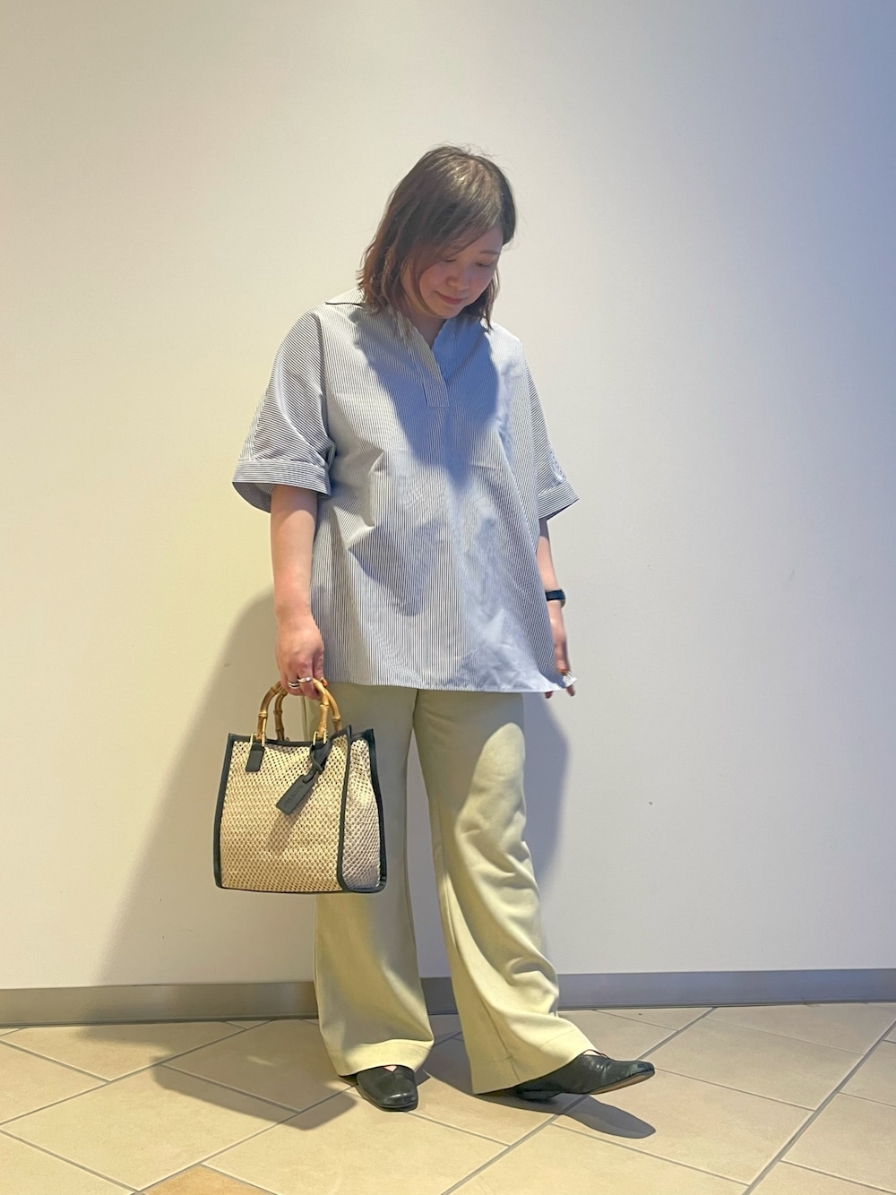 「カジュアル、夏コーデ、ストライプシャツ、カイキンシャツ、パンツスタイル、低身長、アイテムズアーバンリサーチ、ITEMS URBANRESEARCH」｜「ITEMS URBANRESEARCHのスキッパーシャツ（シャツ/ブラウス、その他）」を使った、chisaaaさん（レディース・152cm）の夏コーディネートの1枚目の写真
