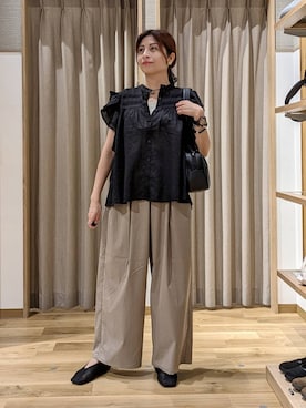 「studio CLIP（スタディオクリップ）のデニムライクラッフルスリーブブラウス（シャツ/ブラウス、ブラック系）」を使った、emiclip1921さん（レディース・160cm）の夏コーディネート