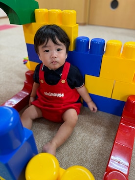 「アイテム（オールインワン・サロペット、レッド系）」を使った、M&Oさん（キッズ・60cm）の秋コーディネート