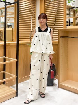 「KBF（ケイビーエフ）のエンブロイダリーイージーパンツ（その他パンツ、ホワイト系）」を使った、ayane01100212さん（レディース・158cm）の夏コーディネート