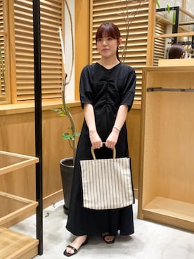 「KBF（ケイビーエフ）のシャーリングカットワンピース（ワンピース、ブラック系）」を使った、ayane01100212さん（レディース・158cm）の夏コーディネート