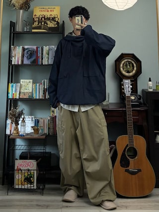 「Dickies（ディッキーズ）のDickies/ディッキーズ　ソフトツイルワイドカーゴパンツ（カーゴパンツ）」を使った、ハルさん（メンズ・179cm）の秋コーディネート