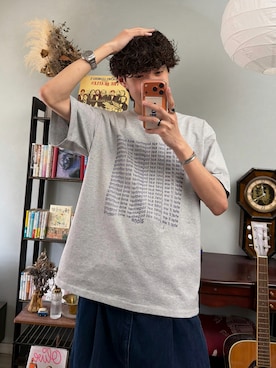 「YOLO（ヨーロ）のアイテム（Tシャツ/カットソー、グレー系）」を使った、ハルさん（メンズ・179cm）の春コーディネート