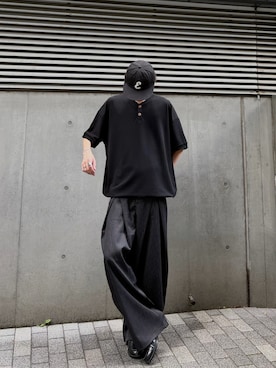 「YOLO（ヨーロ）のアイテム（Tシャツ/カットソー、ブラック系）」を使った、ハルさん（メンズ・179cm）の春コーディネート