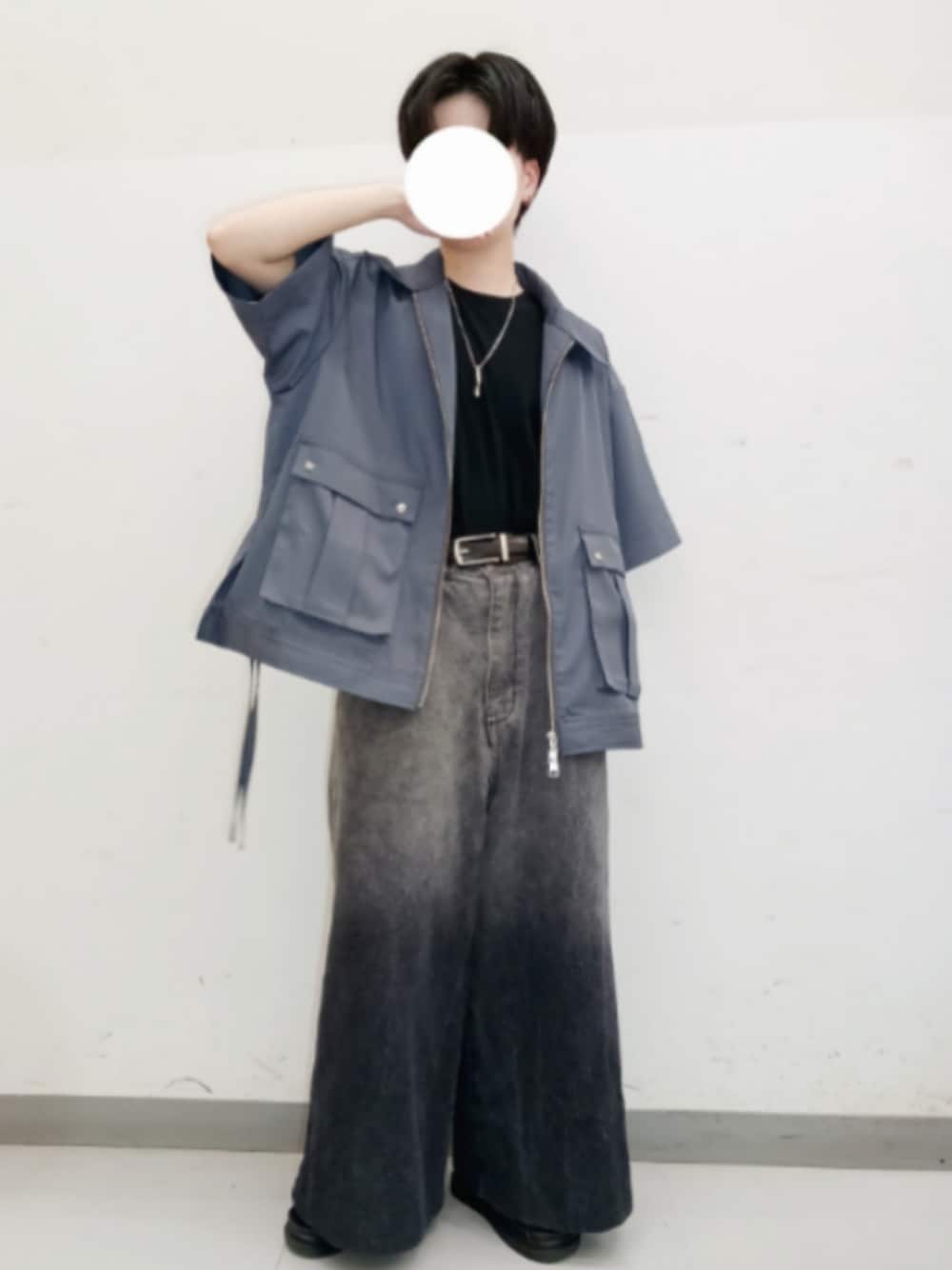 「シンプルコーデ、きれいめカジュアル、デニム、黒、サンダル、夏コーデ、黒Tシャツ、低身長、ワイドパンツ、ボーイッシュ、メンズライク、GU」｜「GUのアイテム（Tシャツ/カットソー、ブラック系）」を使った、Lily/低身長×ﾎﾞｰｲｯｼｭさん（レディース・148cm）の夏コーディネートの1枚目の写真