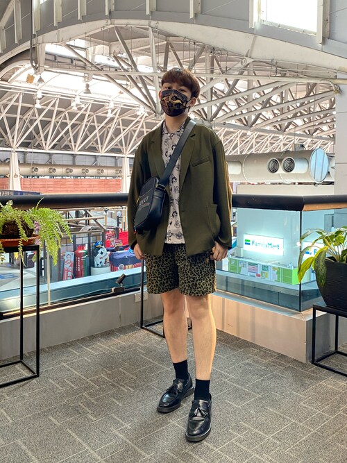 GUCCIブラック・ボディバッグ・肩掛け メンズ 春コーデ 美品‼︎ GUCCIのショルダーバッグを使ったメンズ人気ファッション
