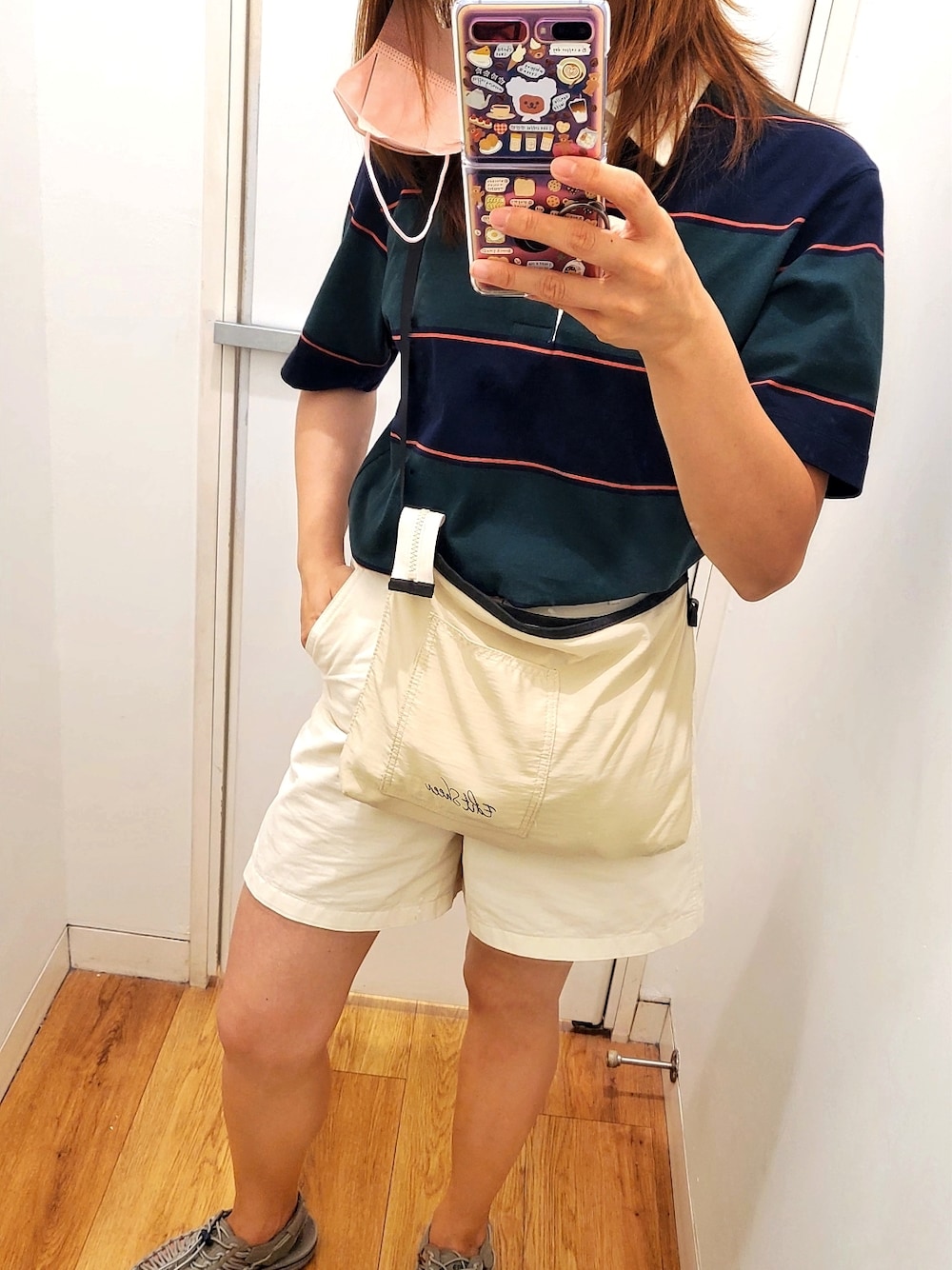 「sporty、スポーツミックス、緑、リラックススタイル、晴れ」｜「Edit Sheenのアイテム（メッセンジャーバッグ、ベージュ系）」を使った、Joeyさん（レディース・135cm）の春コーディネートの1枚目の写真