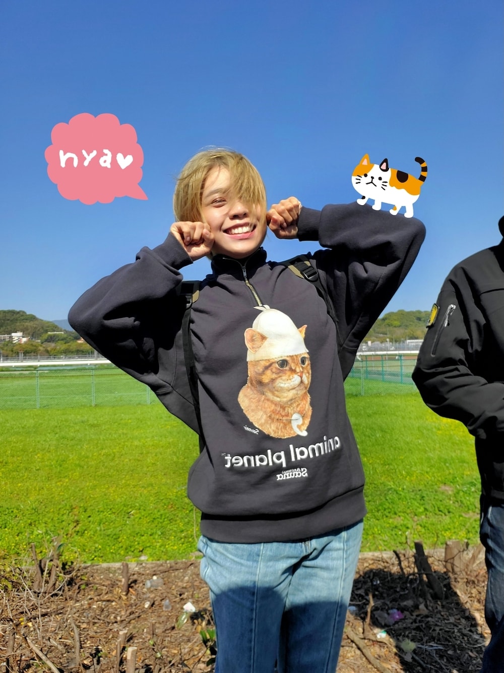 「春夏コーデ、猫、休日スタイル、かわいい、カジュアル、いいね、save、フォローお願いします🤑」｜「FREAK'S STOREのSAUVENIR×Animal Planet/サウベニア×アニマルプラネット ハーフジップ スウェット/マンチカン（スウェット、ブラック系）」を使った、Joeyさん（レディース・168cm）の春コーディネートの1枚目の写真