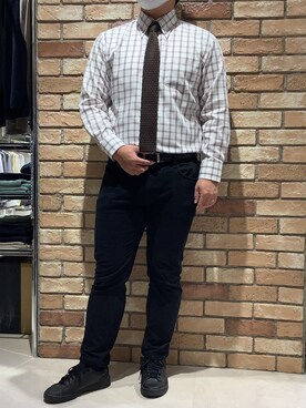 「アイテム（ビジネスシャツ、レッド系）」を使った、BRICK HOUSE シャツ工房 札幌駅エスタ店さん（メンズ・169cm）の秋コーディネート