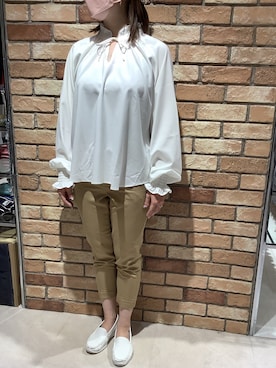 「アイテム（ビジネスシャツ）」を使った、BRICK HOUSE シャツ工房 札幌駅エスタ店さん（レディース・159cm）の冬コーディネート