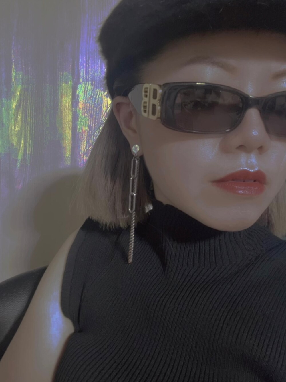 「BALENCIAGA、Sunglasses、ALL BLACK、ootd」｜「Balanciagaのアイテム（サングラス、ブラック系）」を使った、hellobitchesさん（レディース・168cm）の秋コーディネートの1枚目の写真