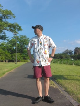 「CHUMS（チャムス）のアイテム（シャツ/ブラウス、ホワイト系）」を使った、ひこたさん（メンズ・179cm）の夏コーディネート