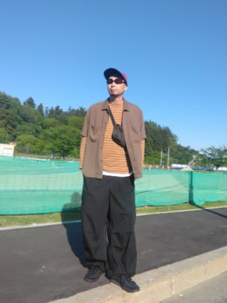 「SAINT JAMES（セントジェームス）のオレンジブラウン×カーキ（Tシャツ/カットソー）」を使った、ひこたさん（メンズ・179cm）の春コーディネート