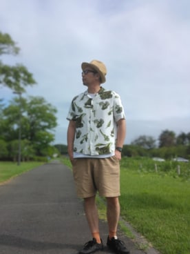 「H&M（エイチ・アンド・エム）の“ブロッコリー柄”レーヨンシャツ（シャツ/ブラウス、ホワイト系）」を使った、ひこたさん（メンズ・179cm）の夏コーディネート