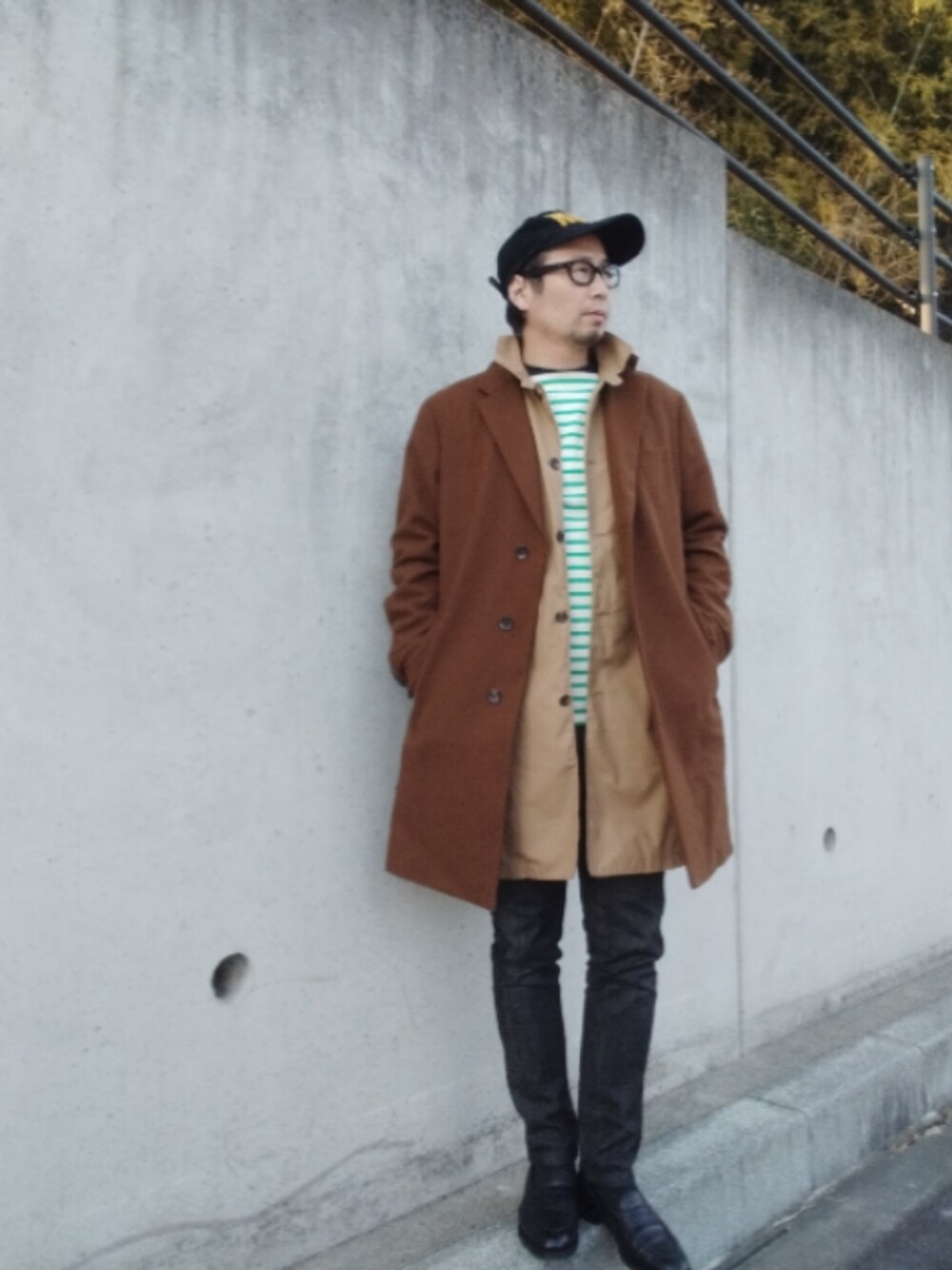 チェスターコートを使った「ブラウン×ベージュ」の人気ファッション
