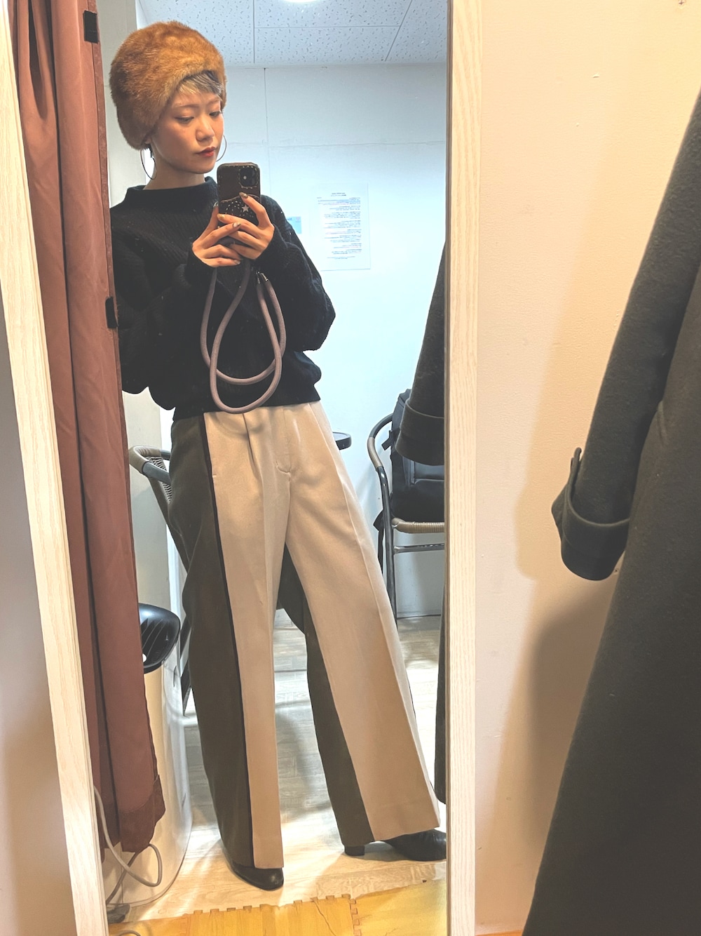 「UNITED TOKYOのアイテム（パンツ、ベージュ系）」を使った、みくみくはらりらさん（レディース・154cm）の冬コーディネートの1枚目の写真