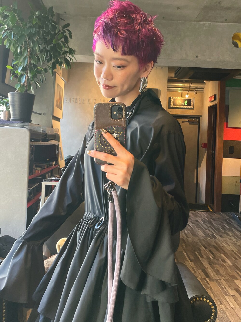 「UNUSEDのアイテム（ワンピース、ブラック系）」を使った、みくみくはらりらさん（レディース・154cm）の冬コーディネートの1枚目の写真
