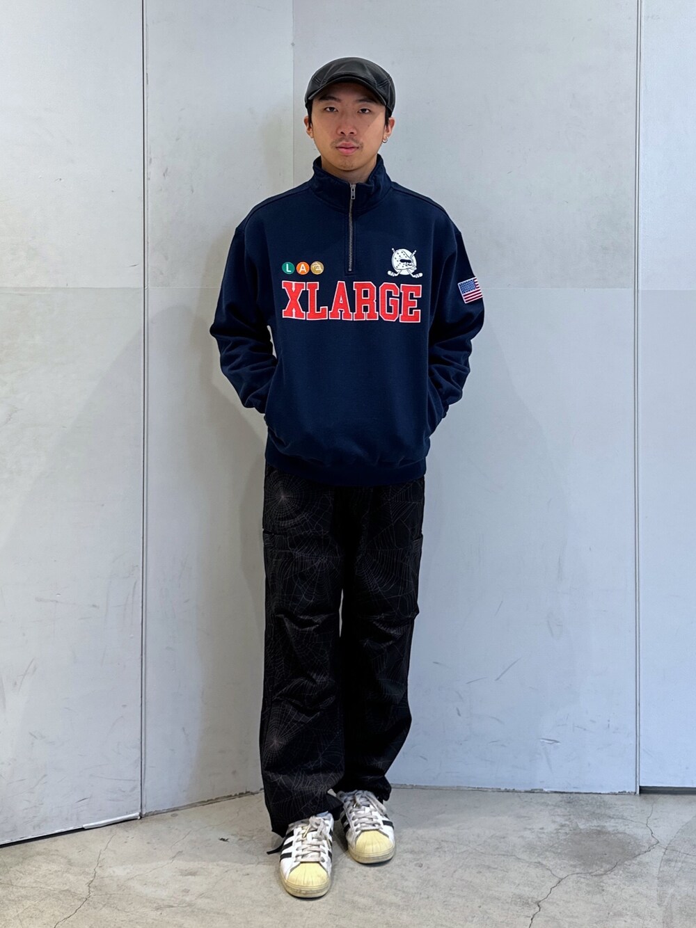 「XLARGEのHOCKEY HALF ZIP SWEATSHIRT（スウェット、ブルー系）」を使った、下山　大成さん（メンズ・168cm）の冬コーディネートの1枚目の写真