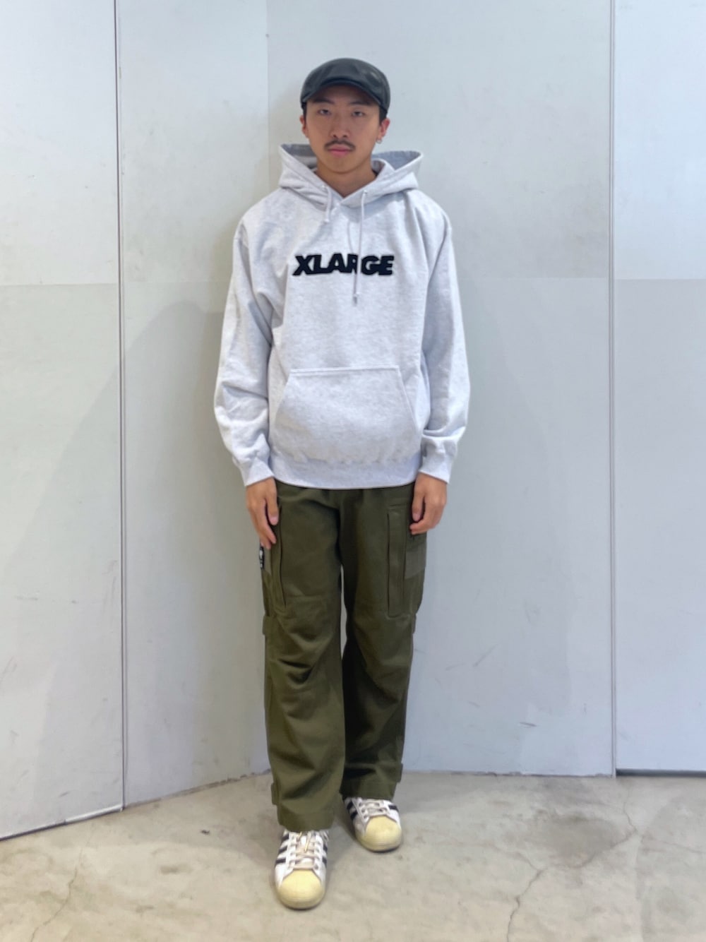 完売必須 XLARGE STANDARD LOGO HOODED SWEATSHIRT 定番コーデ◎ XLARGE（エクストララージ）の「【販売終了】STANDARD LOGO