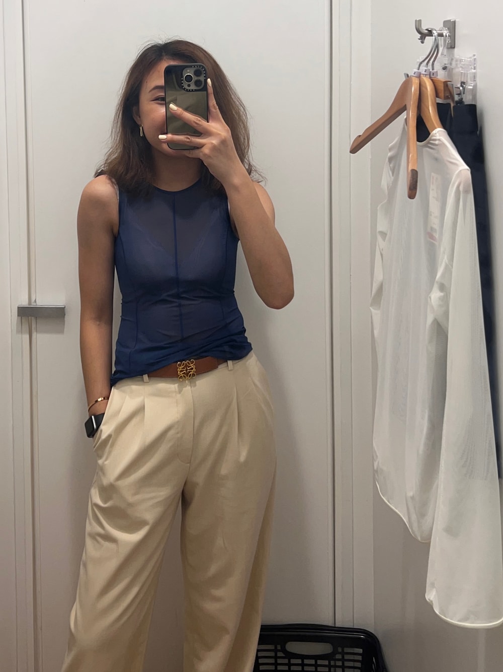 「夏ファッション、きれいめカジュアル、カジュアルコーデ、大人かわいい、通勤スタイル、working style」｜「UNIQLOのアイテム（タンクトップ、ブルー系）」を使った、stepthelook さん（レディース・163cm）の夏コーディネートの1枚目の写真