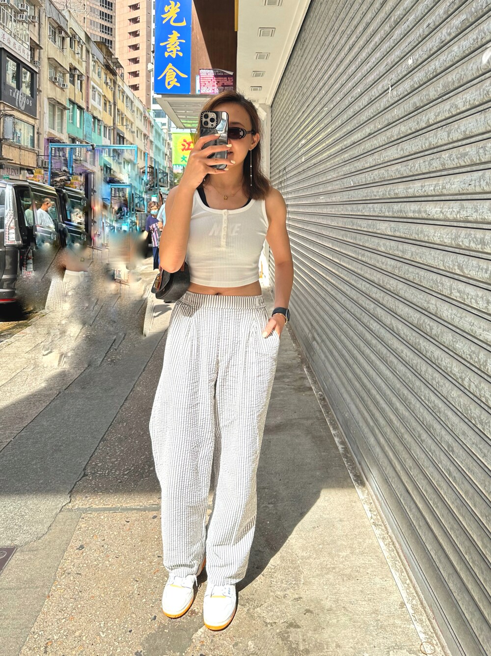 「みんなの白Tフェス、夏服コーデ、大人可愛い、ビッグシルエット」｜「UNIQLOのアイテム（その他パンツ、ホワイト系）」を使った、stepthelook さん（レディース・163cm）の夏コーディネートの1枚目の写真