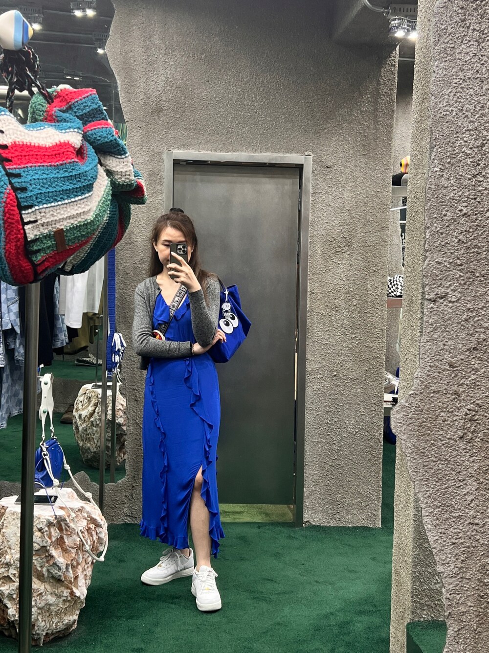 「休日コーデ、ootd、NIKE、seoul、seoulstyle、blue」｜「NIKEのアイテム（スニーカー、ホワイト系）」を使った、stepthelook さん（レディース・163cm）の夏コーディネートの1枚目の写真