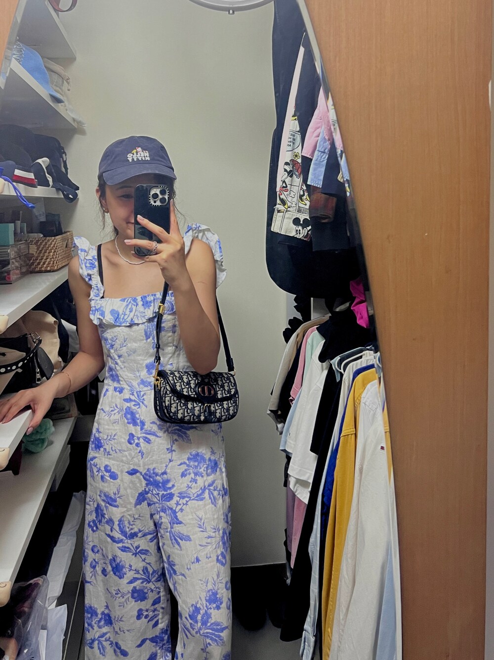 「休日スタイル、floral、boyish girl、mix and match、このスタイルがお気に入り」｜「Christian Diorのアイテム（ハンドバッグ、ブルー系）」を使った、stepthelook さん（レディース・163cm）の夏コーディネートの1枚目の写真