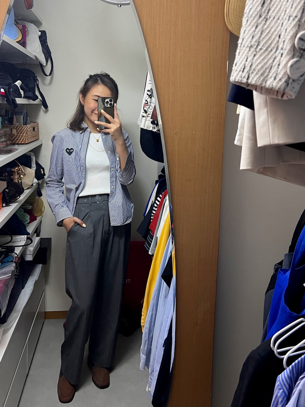 「夏服コーデ、大人カジュアル、シンプル、ootd、着回しコーデ、ストリート」｜「UNIQLOのアイテム（その他パンツ、グレー系）」を使った、stepthelook さん（レディース・163cm）の夏コーディネートの1枚目の写真