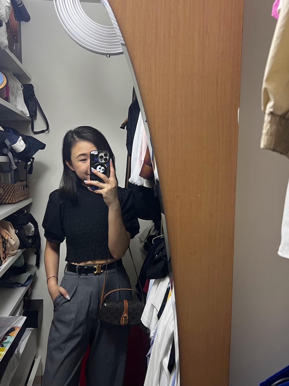 「大人コーデ、夏コーデ、カジュアルコーデ、通勤コーデ、UNIQLO」｜「H&Mのアイテム（シャツ/ブラウス、ブラック系）」を使った、stepthelook さん（レディース・163cm）の夏コーディネートの1枚目の写真