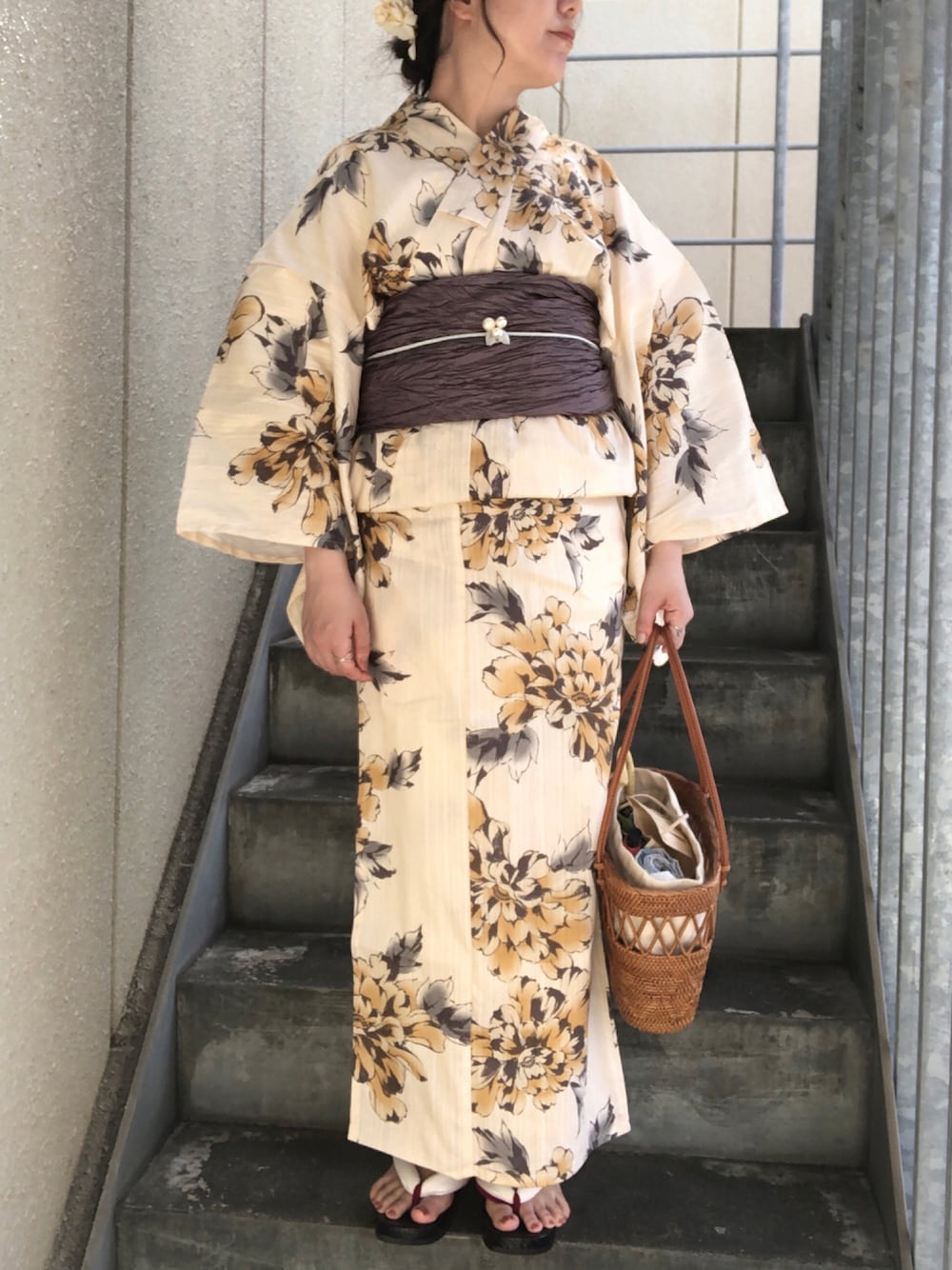 「イエロー、花柄、ヘアアレンジ、浴衣、和装、かごバッグ、夏コーデ、低身長、低身長コーデ、帯留め」｜「kimonocafeのアイテム（かごバッグ、ホワイト系）」を使った、donさん（レディース・151cm）の秋コーディネートの1枚目の写真