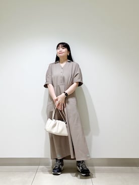 「URBAN RESEARCH DOORS（アーバンリサーチドアーズ）の『UR TECH』完声/涼ドルマン半袖ワンピース（ワンピース、ベージュ系）」を使った、おださん（レディース・153cm）の春コーディネート