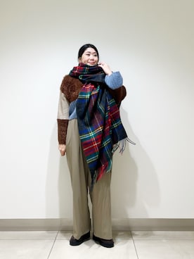 「アイテム（マフラー）」を使った、オダカオリさん（レディース・153cm）の秋コーディネート