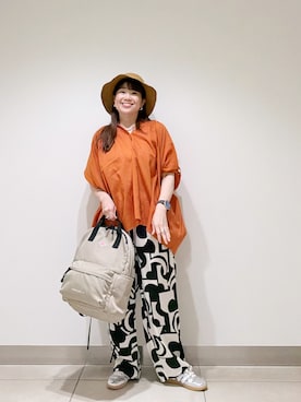 「URBAN RESEARCH DOORS（アーバンリサーチドアーズ）のコットンボイルロールアップスリーブブラウス | 涼しい/夏/エアリー/ナチュラル/大人カジュアル（シャツ/ブラウス、オレンジ系）」を使った、おださん（レディース・153cm）の春コーディネート