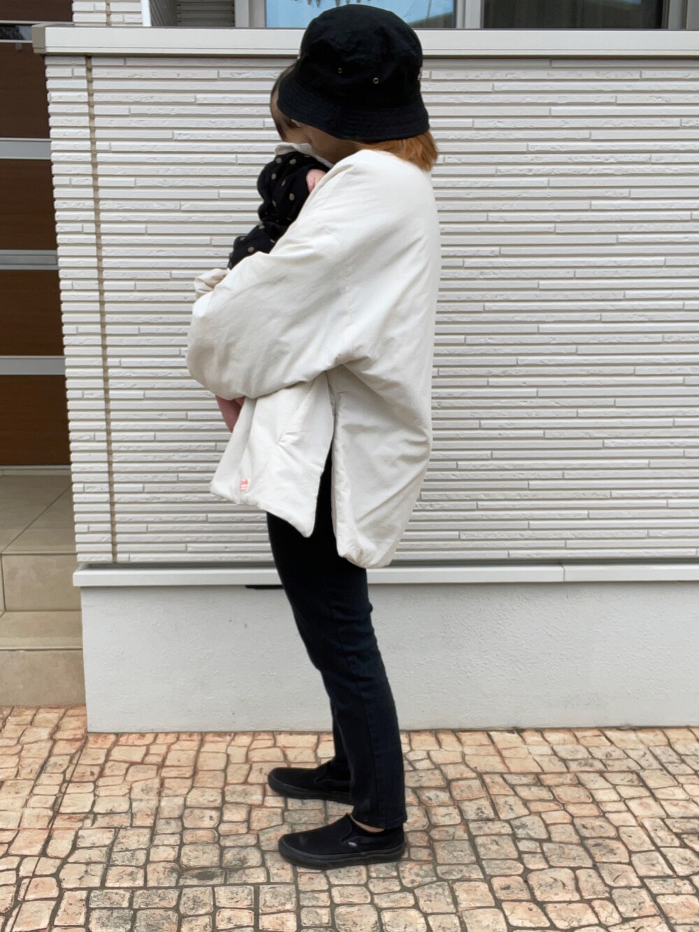 「散歩、生後4ヶ月、ママコーデ」｜「BiSHのアイテム（ハット、ブラック系）」を使った、むーーーーらさん（レディース・153cm）の冬コーディネートの1枚目の写真