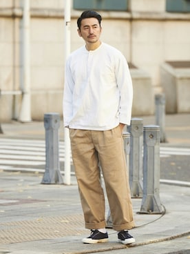 「Russian militaryのアイテム（Tシャツ/カットソー、ホワイト系）」を使った、yuya kudoさん（メンズ・182cm）の春コーディネート