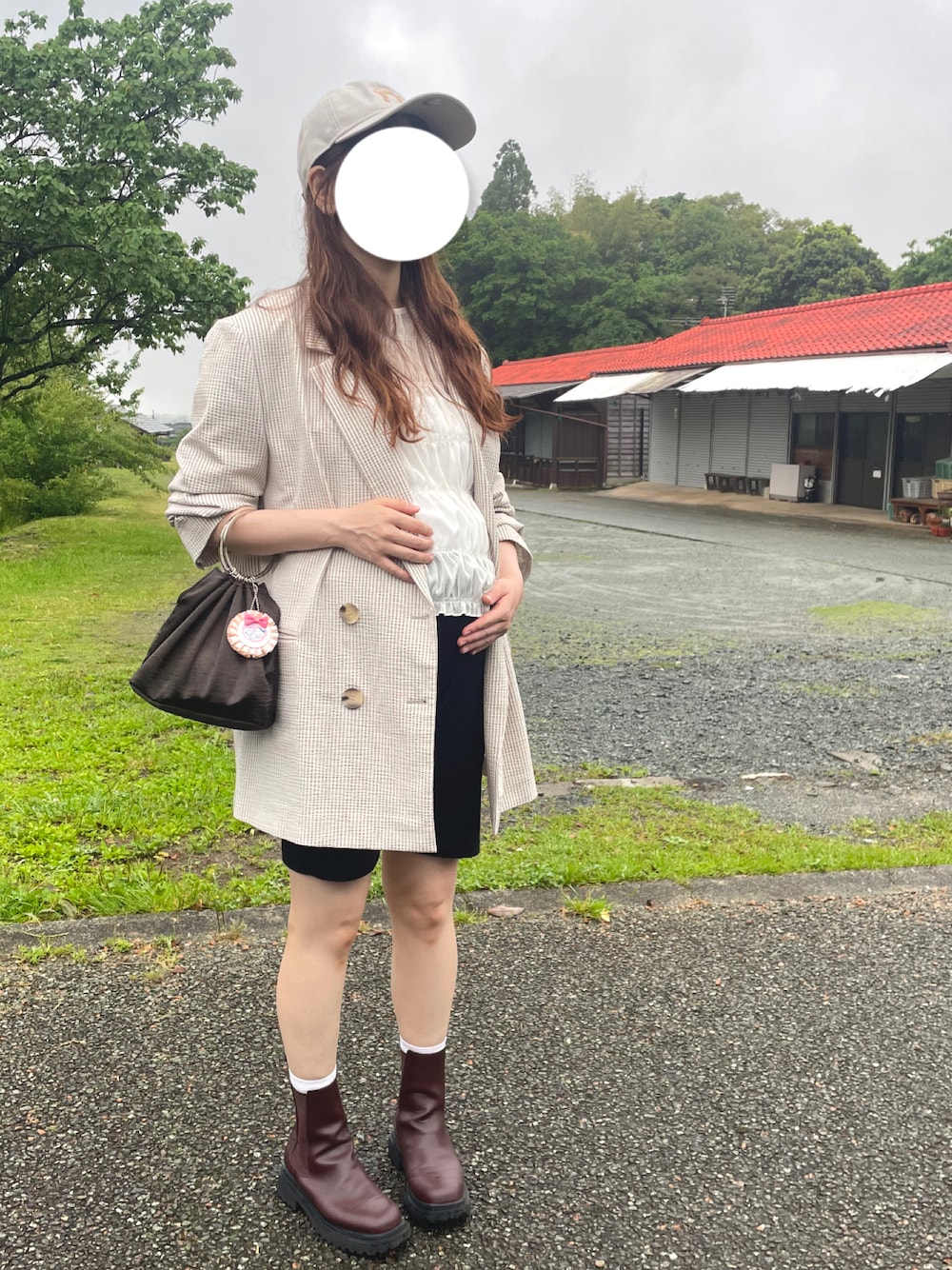 「オトナカジュアル、マタニティ、ベイカーパンツ、ブーツ、ニューエラ、キャップ、ジャケット」｜「ORiental TRafficの■2022秋冬新作■スクエアトゥチェルシーブーツ/21410（ブーツ、ブラウン系）」を使った、yu.さん（レディース・159cm）の春コーディネートの1枚目の写真