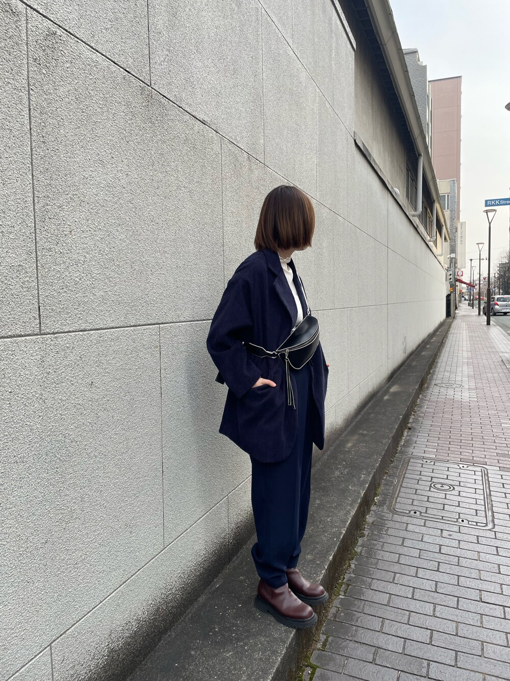 「春、シンプルコーデ、きれいめカジュアル、パンツスタイル、今日のコーデ、オーバーサイズ、セットアップ、ネイビー」｜「select MOCAの2021 AW コーデュロイレトロジャケット（その他アウター、ブルー系）」を使った、yu.さん（レディース・159cm）の春コーディネートの1枚目の写真