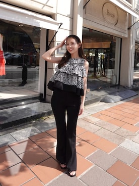 「Chico（チコ）の【SALON by Chico】ドビーレースティアードペプラムブラウス（シャツ/ブラウス、ブラック系）」を使った、yuikaさん（レディース・154cm）の春コーディネート