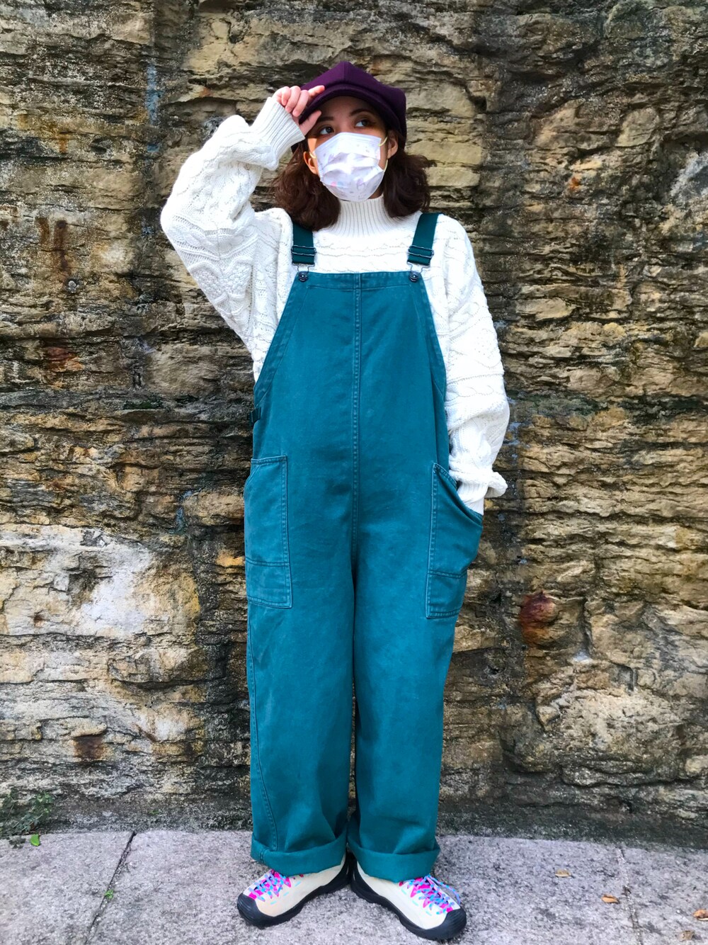 「ootd、niko and ...、keen、セーター、サロペット、キャスケット、冬コーデ、報童帽、吊帶褲」｜「niko and...のオリジナルアソートキャスケット（キャスケット、パープル系）」を使った、zさん（レディース・152cm）の秋コーディネートの1枚目の写真