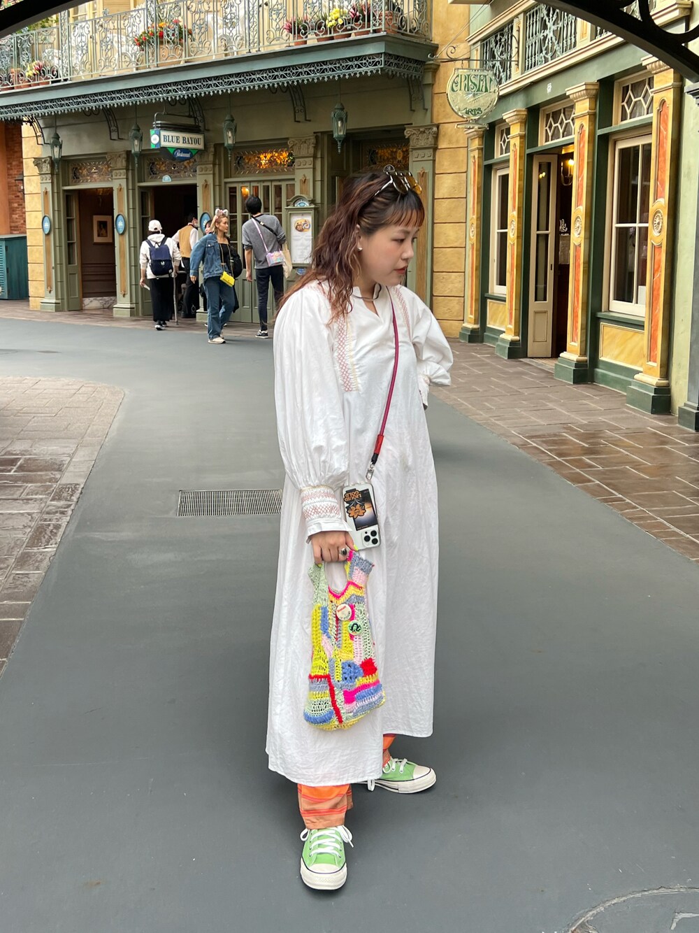 「ディズニー、disney、春夏コーデ、休日スタイル、freada、saramallika、converse、ハンドメイド」｜「FREAK'S STOREのFreada/フリーダ シャーリング刺繍ワンピース（ワンピース、ホワイト系）」を使った、riiioさん（レディース・153cm）の春コーディネートの1枚目の写真