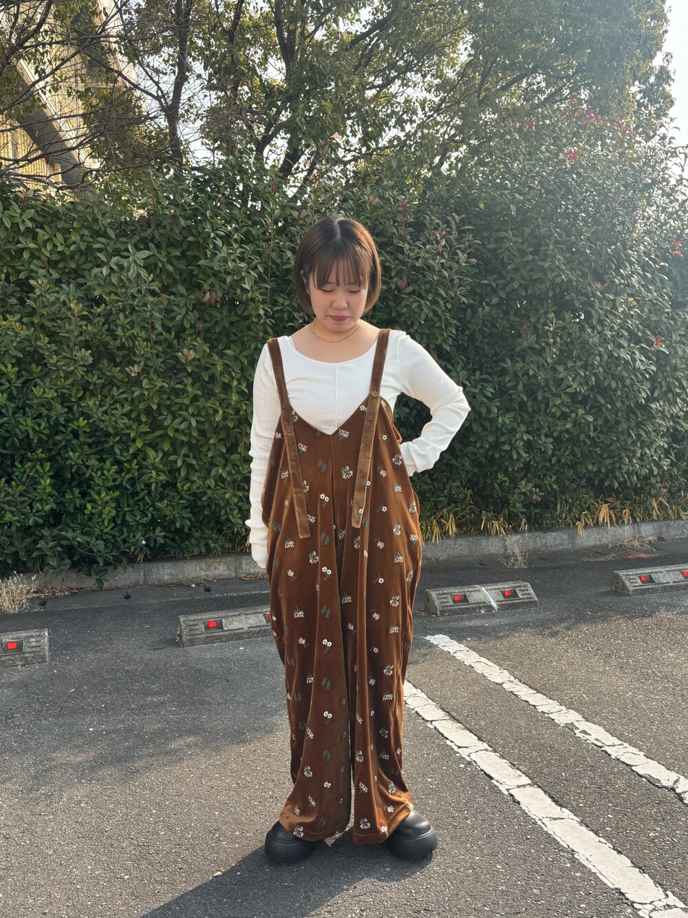 2025年S/S新作 前後2WAY花柄刺繍ベロアサロペット ブラック 2025年S/S新作】前後2WAY花柄刺繍ベロアサロペットを使った人気