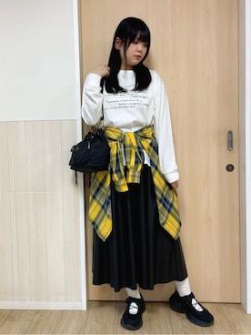「SHOO・LA・RUE（シューラルー）の【S-LL/選べる7柄】グラフィックアソート ベーシックロンT【CIRCRIC】（Tシャツ/カットソー、ホワイト系）」を使った、nanaseさん（レディース・161cm）の秋コーディネート