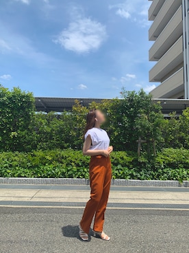 「WHO'S WHO gallery（フーズフーギャラリー）のフレアープレススラックス（スラックス、オレンジ系）」を使った、nazuさん（レディース）の夏コーディネート