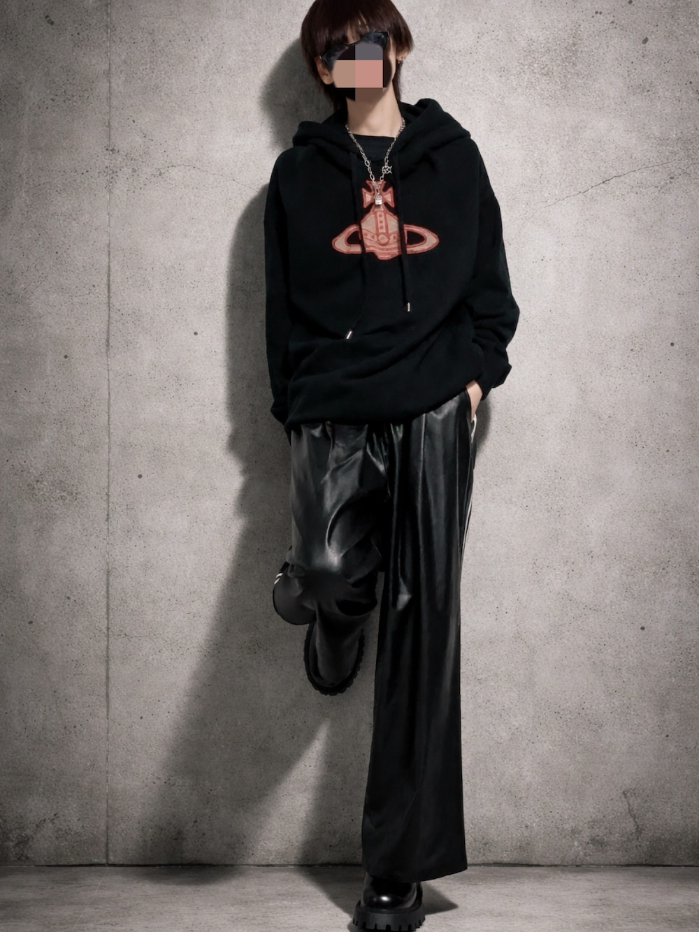 Vivienne Westwoodのパーカーを使った人気ファッションコーディネート