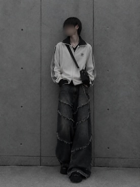 「ADRER（アドラー）のFringe Wide Flare Denim / フリンジ ワイド フレア デニム（デニムパンツ、ブラック系）」を使った、Natさん（メンズ・172cm）の秋コーディネート