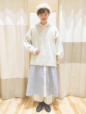 「ブルー x ホワイト」｜「アイテム（その他シューズ）」を使った、makoto𐇵さん（レディース・163cm）の冬コーディネート